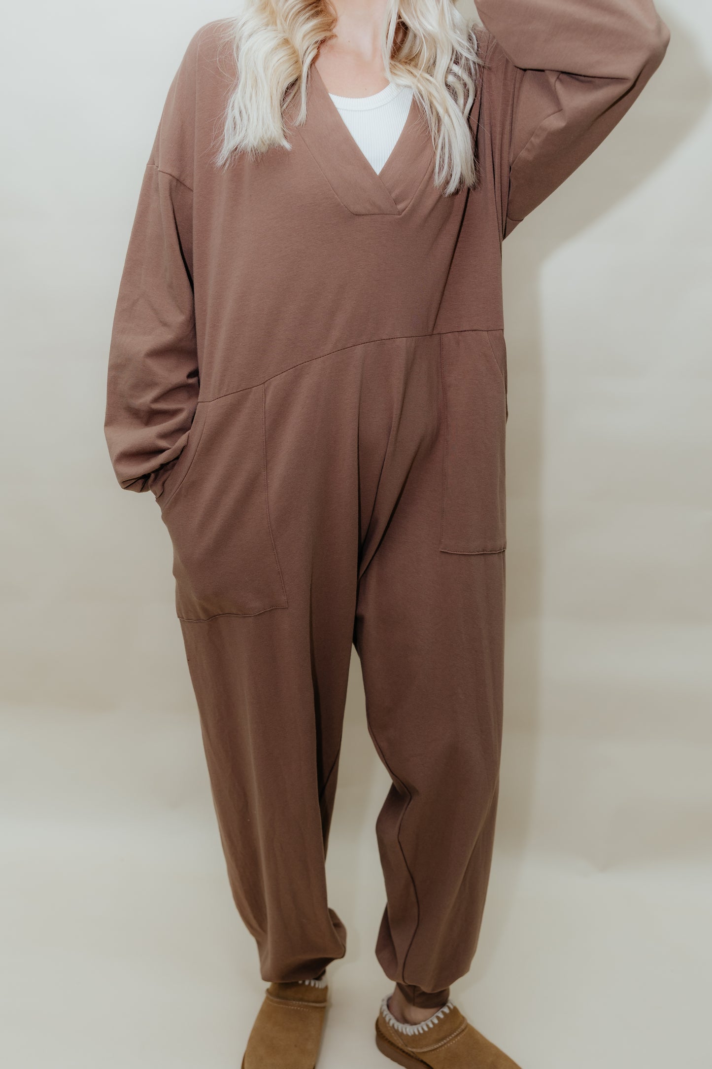 BROWN V-NECK JUMPSUIT