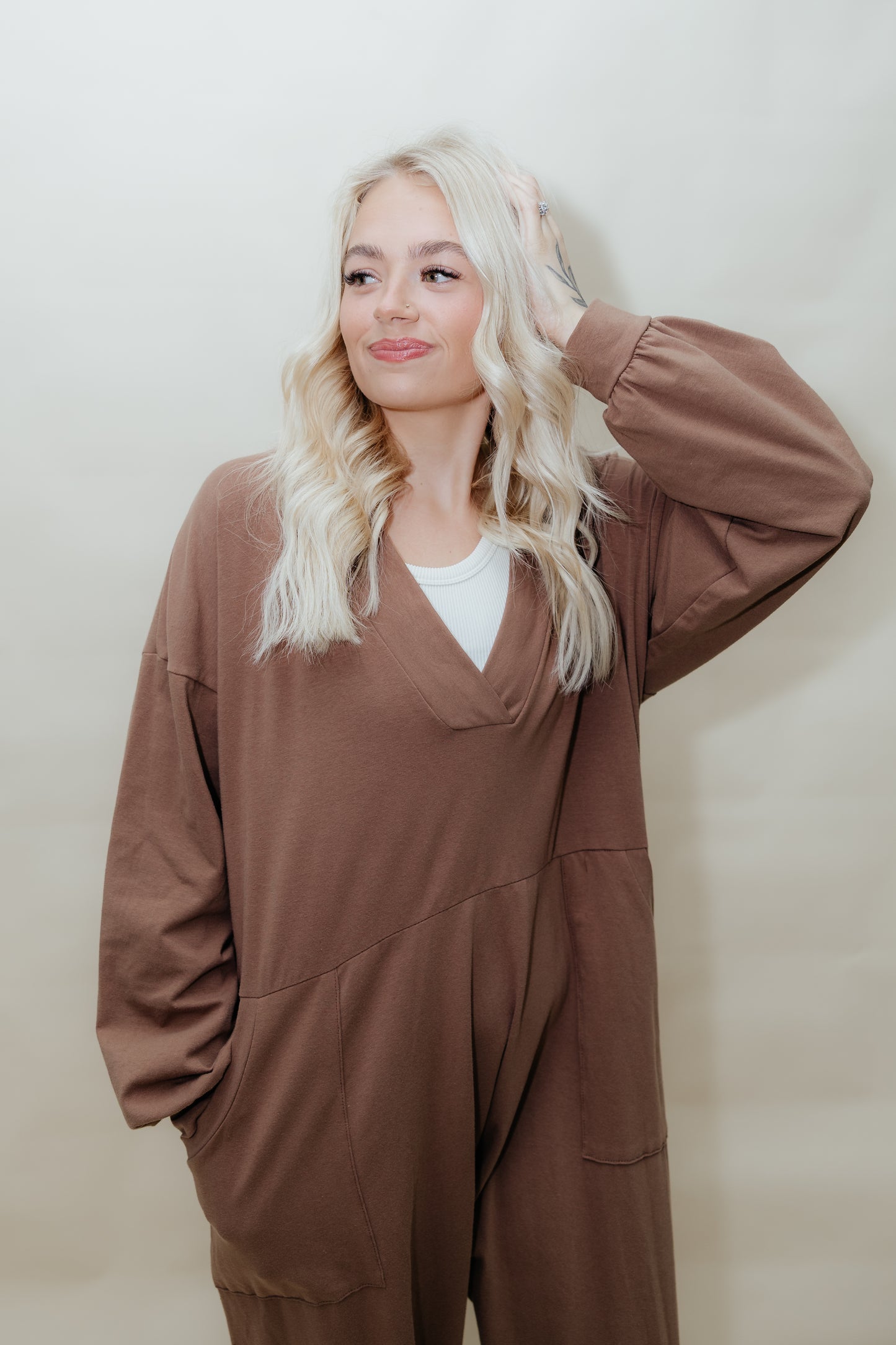 BROWN V-NECK JUMPSUIT